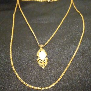 Vintage Avon Gold Layered Pendant Necklace scroll Link Chain.